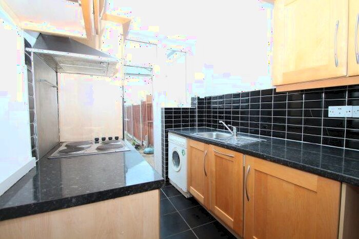 3 Bedroom Property To Rent In Stockport Road, London, SW16