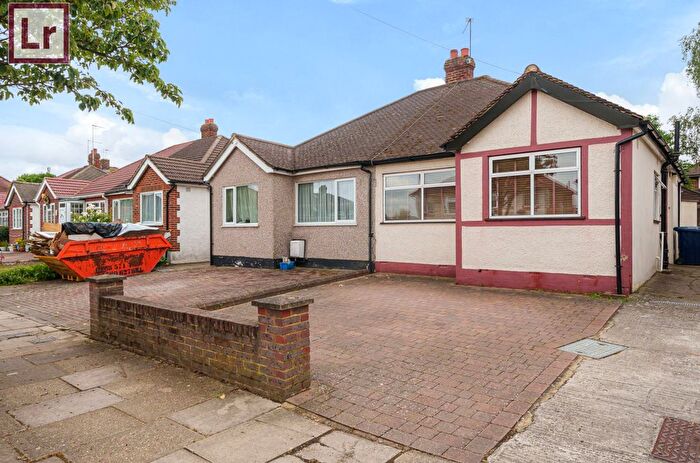 2 Bedroom Semi-detached Bungalow For Sale In Sandown Way, Northolt, UB5