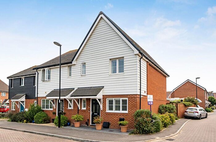 3 Bedroom End Of Terrace House For Sale In Navigation Drive, Yapton, BN18