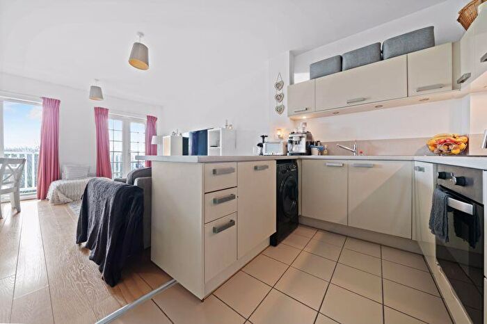 2 Bedroom Flat For Sale In Lewiston Close, Worcester Park, KT4