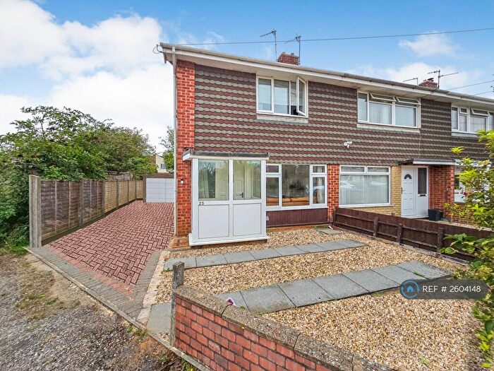 3 Bedroom Semi-Detached House To Rent In Hill View Close, Grantham, NG31