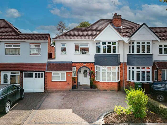 3 Bedroom Semi Detached House For Sale In Welford Road, Shirley, Solihull, B90