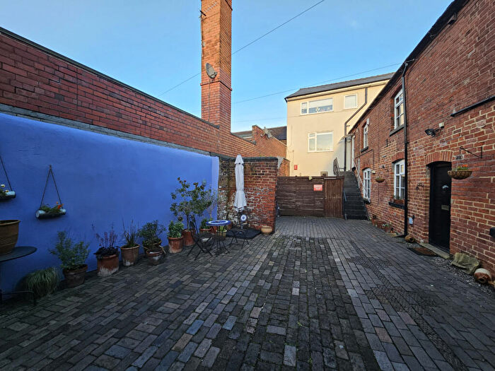 1 Bedroom Flat To Rent In Globe Court, Stone, ST15