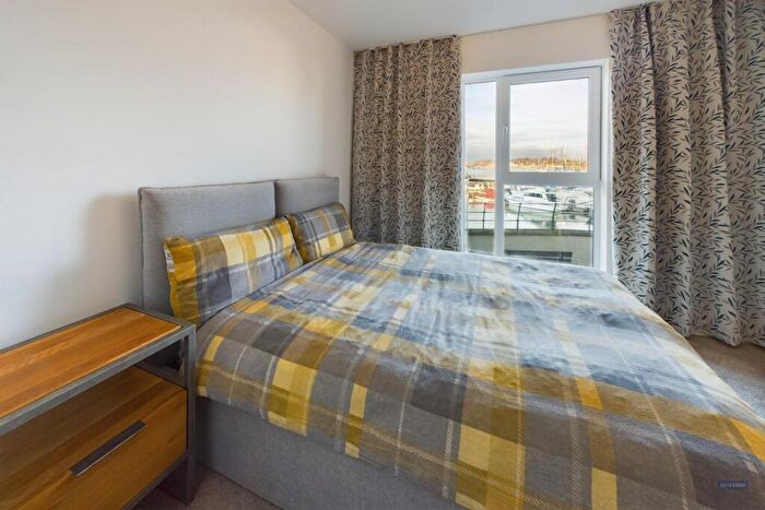 2 Bedroom Apartment For Sale In Riverside Quay, Southampton, SO14