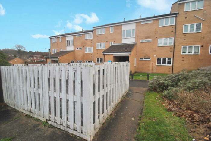 1 Bedroom Flat To Rent In Hillside Road, Bromley, BR2