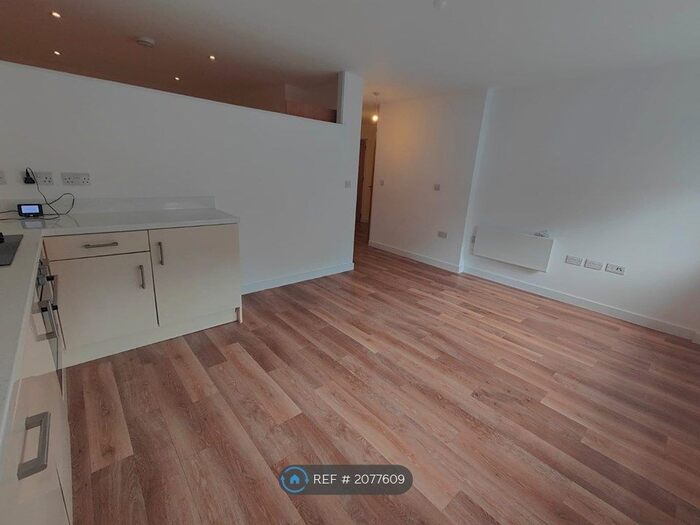 1 Bedroom Flat To Rent In Mill Reef House, Newbury, RG14