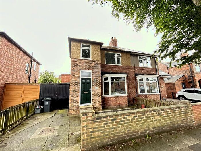 3 Bedroom Semi-Detached House To Rent In Brinkburn Drive, Darlington, DL3