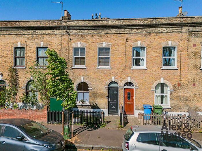 1 Bedroom Flat To Rent In Monnow Road, Bermondsey, SE1