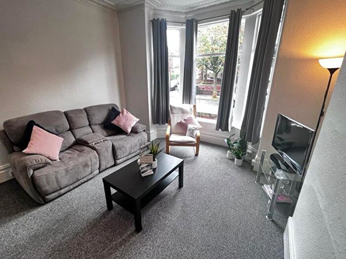 1 Bedroom Flat To Rent In A Brentwood Grove, LS12