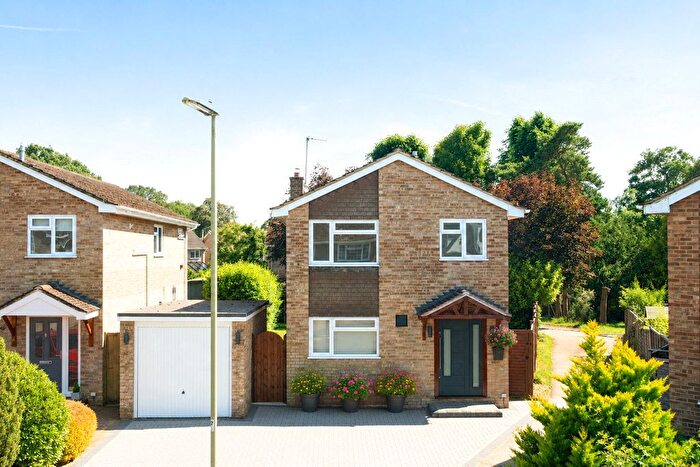 3 Bedroom Detached House For Sale In Romans Gate, Pamber Heath, Tadley, Hampshire, RG26
