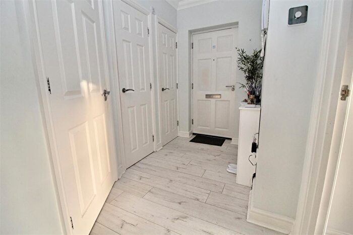 1 Bedroom Flat For Sale In Birmingham Road, Coleshill, Birmingham, B46