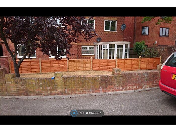 1 Bedroom Flat To Rent In Kenneth Court, Southampton, SO18