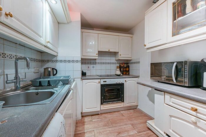 2 Bedroom Flat For Sale In Cromwell Road, Kensington, London, SW5