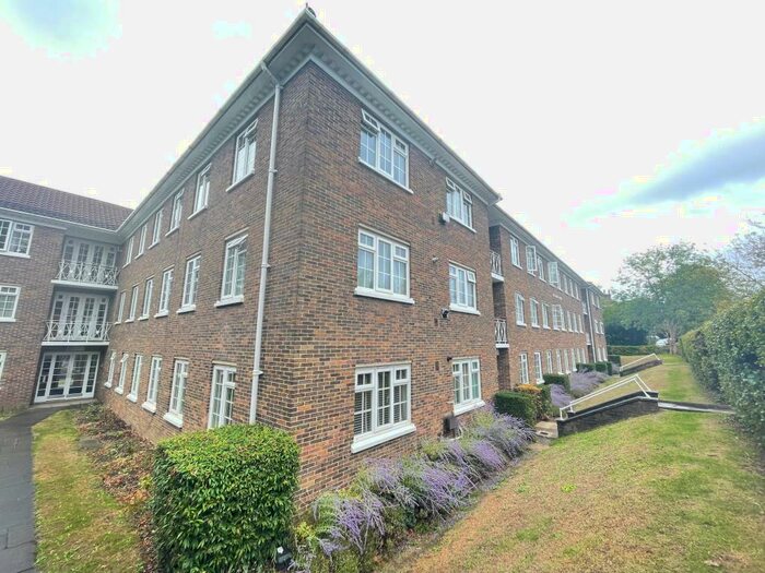 2 Bedroom Apartment To Rent In Addiscombe Road, East Croydon, CR0