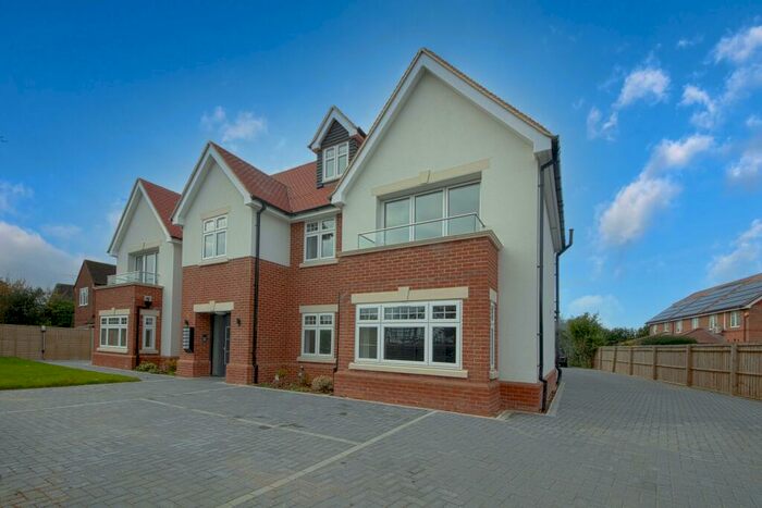 2 Bedroom Flat To Rent In Shoppenhangers Road, Maidenhead, SL6