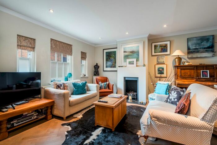 2 Bedroom Mews To Rent In Laurence Mews, London, W12