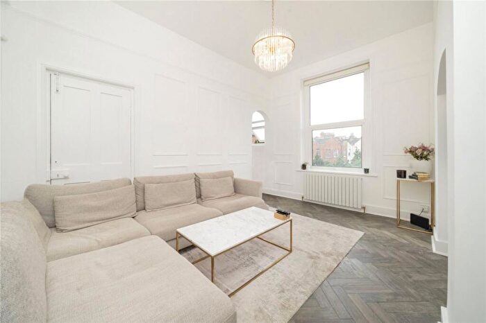 2 Bedroom Flat To Rent In St. Pauls Avenue, London, NW2