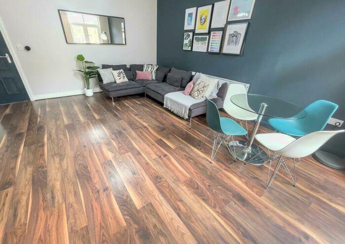 6 Bedroom Terraced House To Rent In Esher Road, L6