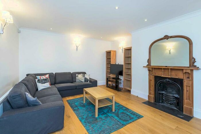 2 Bedroom Apartment To Rent In Camden Road, N7