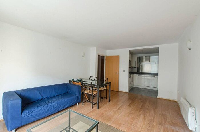 2 Bedroom Flat To Rent In Western Gateway, Royal Docks, London, E16