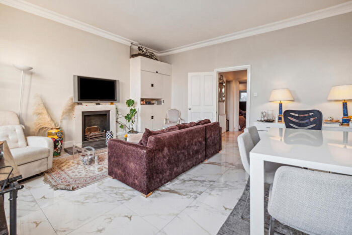 1 Bedroom Flat For Sale In Barker Street, Chelsea, SW10