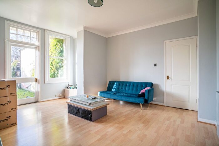 2 Bedroom Flat To Rent In South Norwood Hill, London, SE25