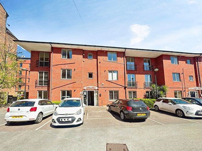 2 Bedroom Flat For Sale In Gamble Street, Nottingham, NG7