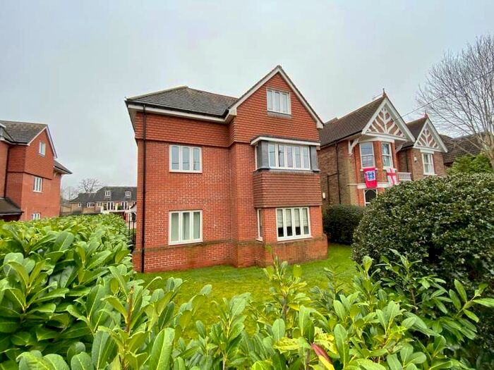 2 Bedroom Apartment To Rent In Perryfield Road, RH11