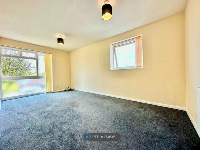 1 Bedroom Flat To Rent In St. Peters Close, Ilford, IG2