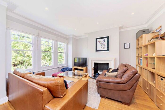 2 Bedroom Flat To Rent In Weir Road, London, SW12