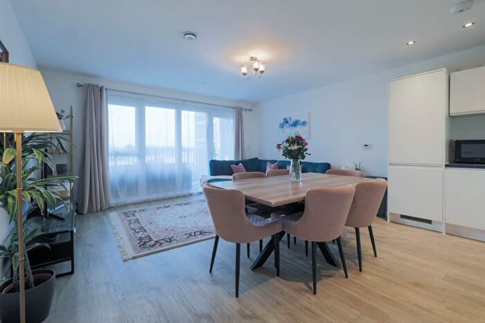 2 Bedroom Flat For Sale In Westmoreland Road, London, NW9