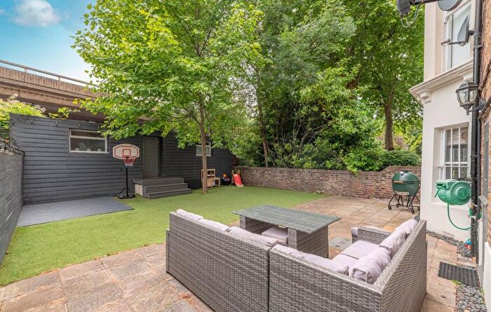 3 Bedroom Flat For Sale In Cambridge Gardens, W10