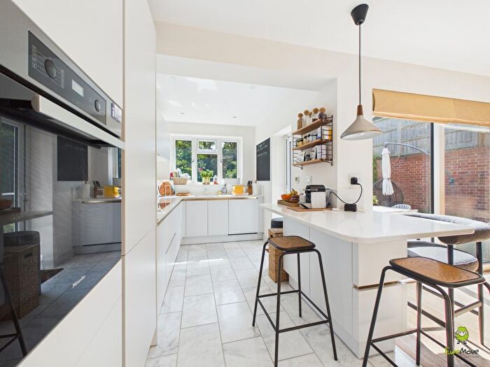 3 Bedroom Detached House For Sale In New Road, London, SE2