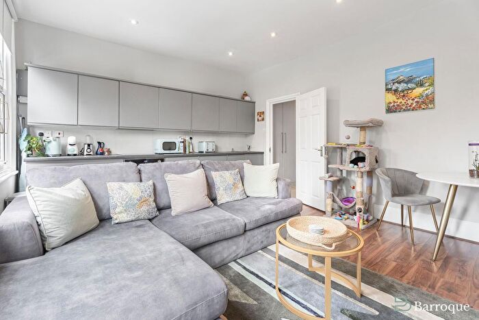 2 Bedroom Flat For Sale In Stonard Road, London, N13