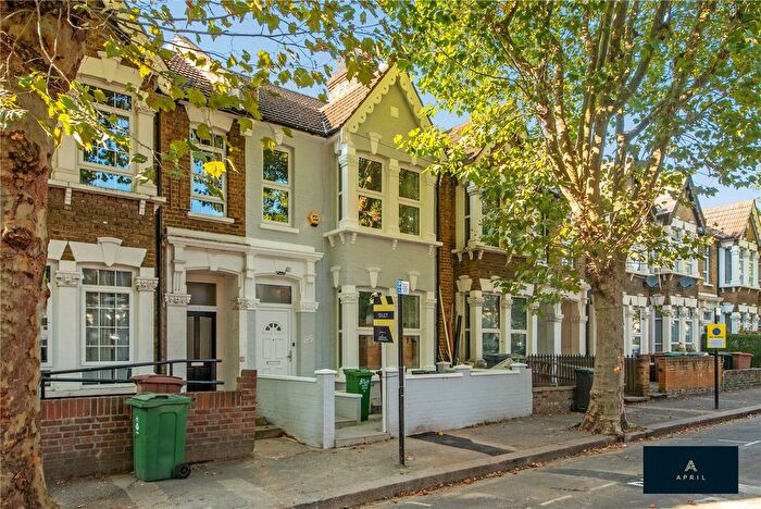 3 Bedroom Flat To Rent In Harold Road, London, E11
