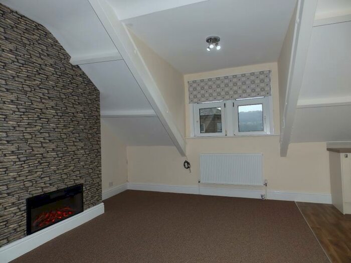 2 Bedroom Flat To Rent In Main Street, Bingley, West Yorkshire, BD16