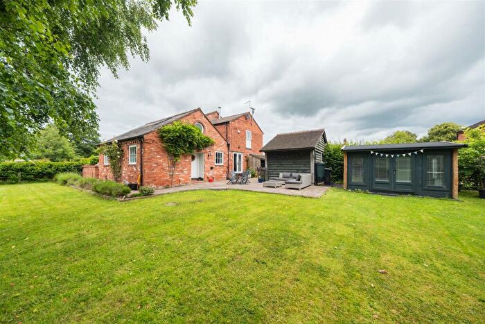 4 Bedroom Barn Conversion To Rent In Wettenhall Road, Poole, CW5