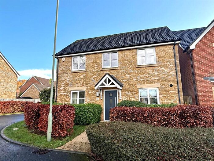 3 Bedroom Detached House For Sale In Jellicoe Drive, Sarisbury Green, SO31