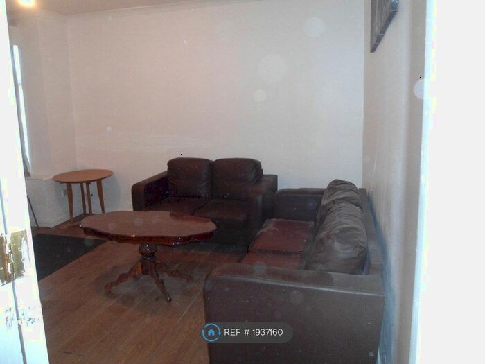 1 Bedroom Flat To Rent In Bulstrode Avenue, Hounslow, TW3