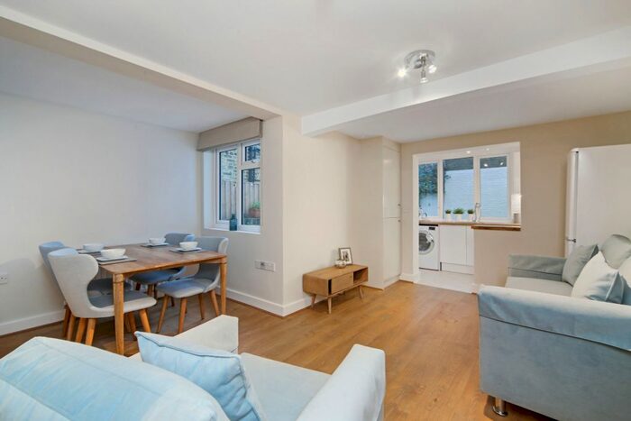 2 Bedroom Flat To Rent In Hugon Road, London, SW6