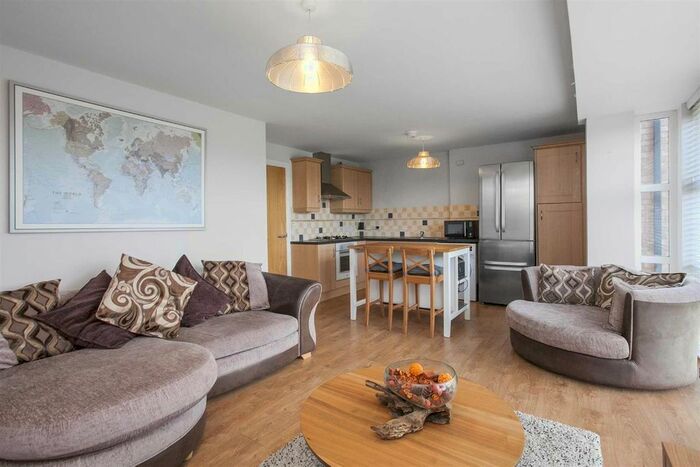 2 Bedroom Flat To Rent In Denmark Hill, London, SE5