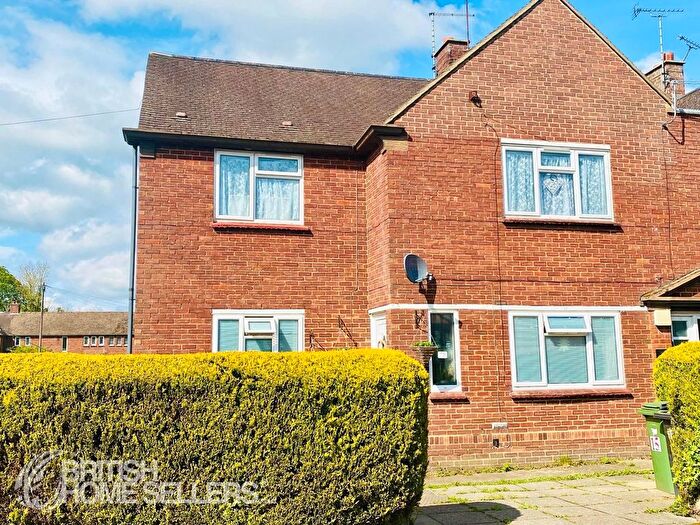 2 Bedroom Maisonette For Sale In Willow Crescent, Staplehurst, Tonbridge, Kent, TN12