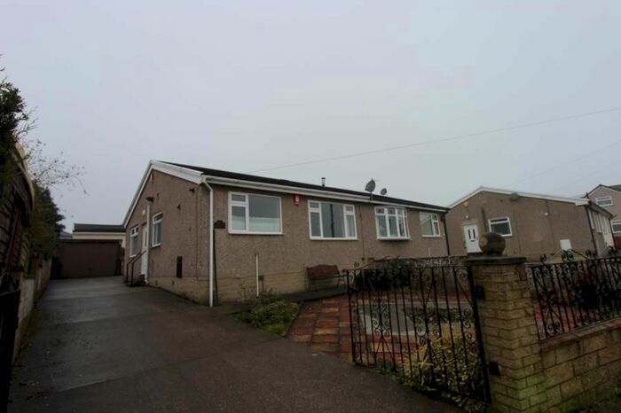 2 Bedroom Bungalow To Rent In Watty Hall Road, Bradford, West Yorkshire, BD6