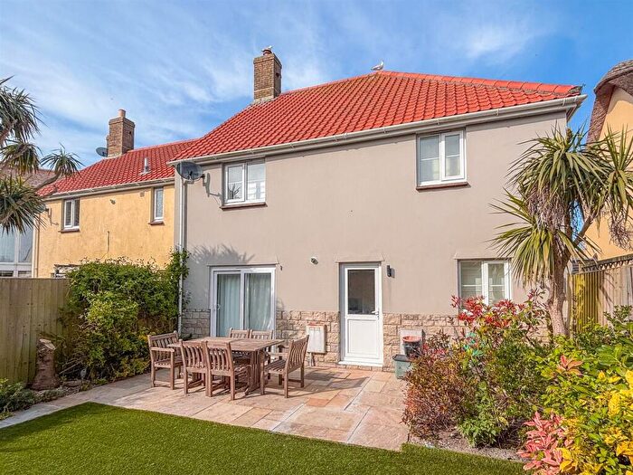 3 Bedroom End Of Terrace House To Rent In Meadowlands, Bridport, DT6