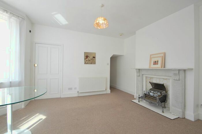 1 Bedroom Flat To Rent In Fordwater Road, Chertsey, KT16