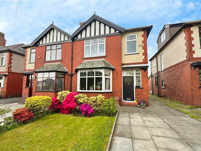 3 Bedroom Semi-Detached House For Sale In Bury & Bolton Road, Radcliffe, M26