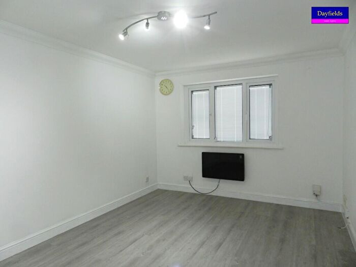 1 Bedroom Flat To Rent In Rigby Place, Enfield, Middlesex, EN3