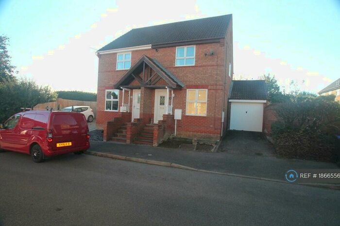 2 Bedroom Semi-Detached House To Rent In Muncaster Gardens, Northampton, NN4
