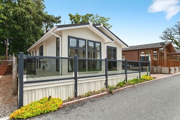 2 Bedroom Bungalow For Sale In Long Range Park, Exeter, Devon, EX5