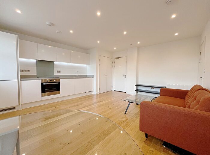 1 Bedroom Flat To Rent In Dolphin Bridge House, Rockingham Road, Uxbridge, UB8